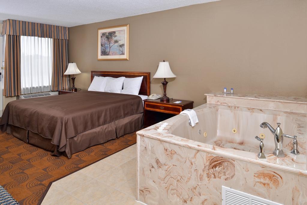 Studio 6 Suites Memphis, Tn East Memphis Room photo